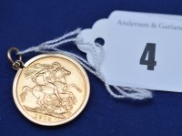 Lot 4 - A George V gold sovereign, 1913, in 9ct....