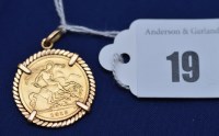 Lot 19 - A George V gold half sovereign, 1915, in...