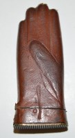 Lot 71 - An Edwardian vesta case in the form of a glove,...