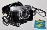 Lot 392 - A Minolta Hi-Matic 7s, in leather ER case.