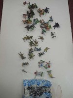 Lot 7 - A good quantity of plastic and metal war-game...
