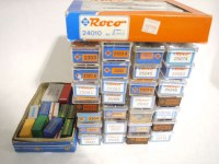 Lot 39 - Twenty eight single Roco items of ''N'' gauge...