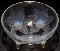 Lot 826 - Lalique ''Coupe de Lys'' pattern clear and...