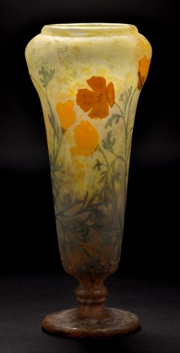 Lot 323 - A Daum wheel carved and vitrified cameo glass '...