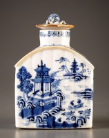 Lot 496 - An 18th Century export tea caddy, the cover...