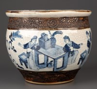 Lot 426 - An early 20th Century blue and white decorated...