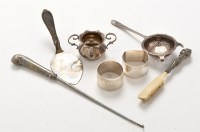 Lot 426 - A George V silver tea-strainer, by Gold &...