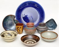 Lot 138 - A quantity of Studio pottery, makers to...
