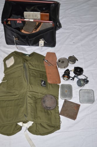 Lot 20 - Efgeeco seat box containing a large selection...