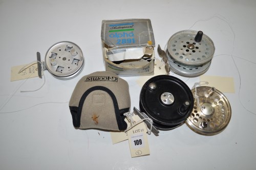 Lot 109 - A modern G. Loomis Venture 7 fly reel, spare...