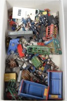 Lot 1603 - Hornby interest figurines: luggage, porter,...
