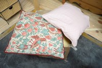 Lot 11 - A quantity of miscellaneous scatter cushions.