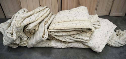 Lot 22 - A quantity of lined curtains of various sizes,...