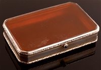 Lot 637 - Snuff box