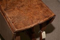 Lot 1015 - An Elm drop leaf table