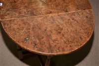 Lot 1015 - An Elm drop leaf table