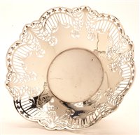 Lot 556 - Silver basket