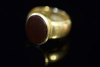 Lot 729 - Signet ring