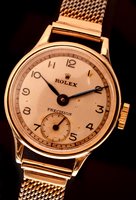 Lot 659 - A lady's wristwatch.