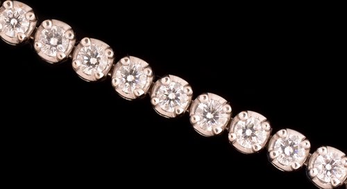 Lot 731 - Diamond bracelet