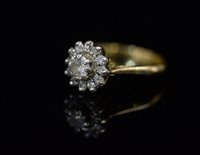 Lot 726 - Diamond cluster ring