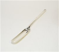 Lot 593 - Georgian silver marrow scoop
