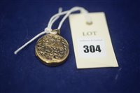 Lot 304 - 9ct gold locket