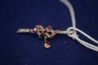 Lot 276 - Diamond & ruby bar brooch