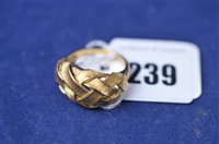 Lot 239 - Yellow metal ring