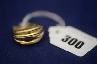 Lot 300 - Yellow metal fluted ring