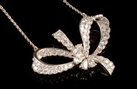 Lot 542 - Diamond bow pattern pendant