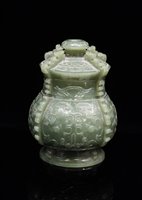 Lot 25 - A greem nephrite vessel and cover.