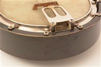 Lot 40 - Banjolele cased/skylark mandolin