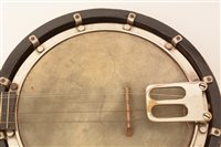 Lot 40 - Banjolele cased/skylark mandolin