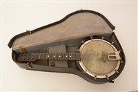 Lot 40 - Banjolele cased/skylark mandolin