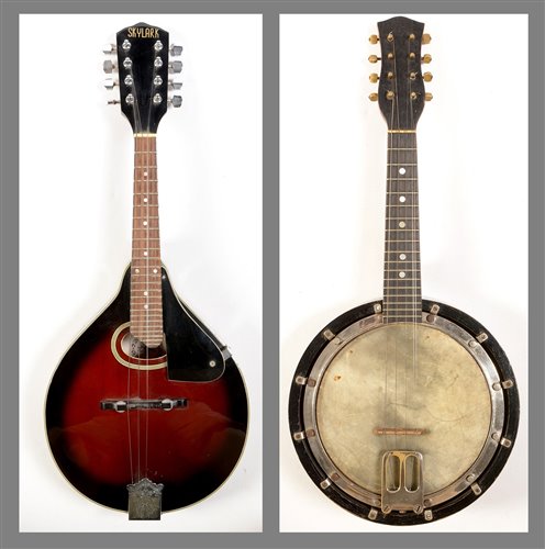 Lot 40 - Banjolele cased/skylark mandolin