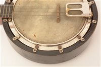 Lot 40 - Banjolele cased/skylark mandolin