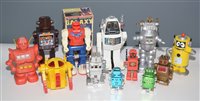 Lot 1043 - Plastic robots