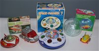 Lot 1086 - Flying saucers