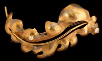 Lot 521 - Diamond and 18ct gold brooch