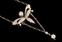 Lot 549 - Diamond pendant