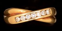 Lot 502 - Diamond crossover ring