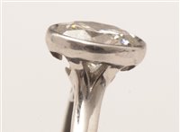 Lot 524 - Single stone diamond ring