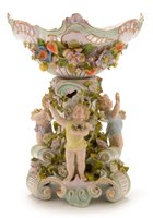 Lot 119 - A Sitzendorf centre basket.