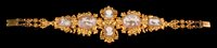 Lot 534 - Cameo and gold bracelet