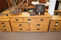 Lot 736 - Modern unit