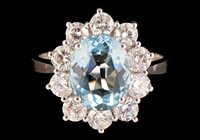 Lot 552 - Aquamarine and diamond ring
