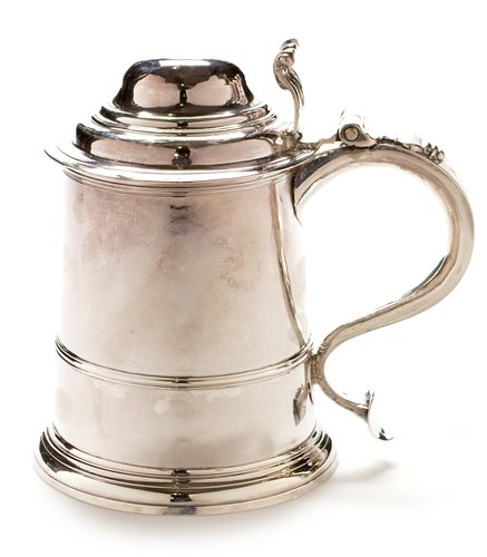 Lot 421 - A George III tankard.