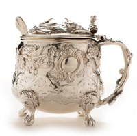 Lot 424 - A George III mustard pot.