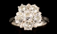 Lot 481 - Diamond cluster ring